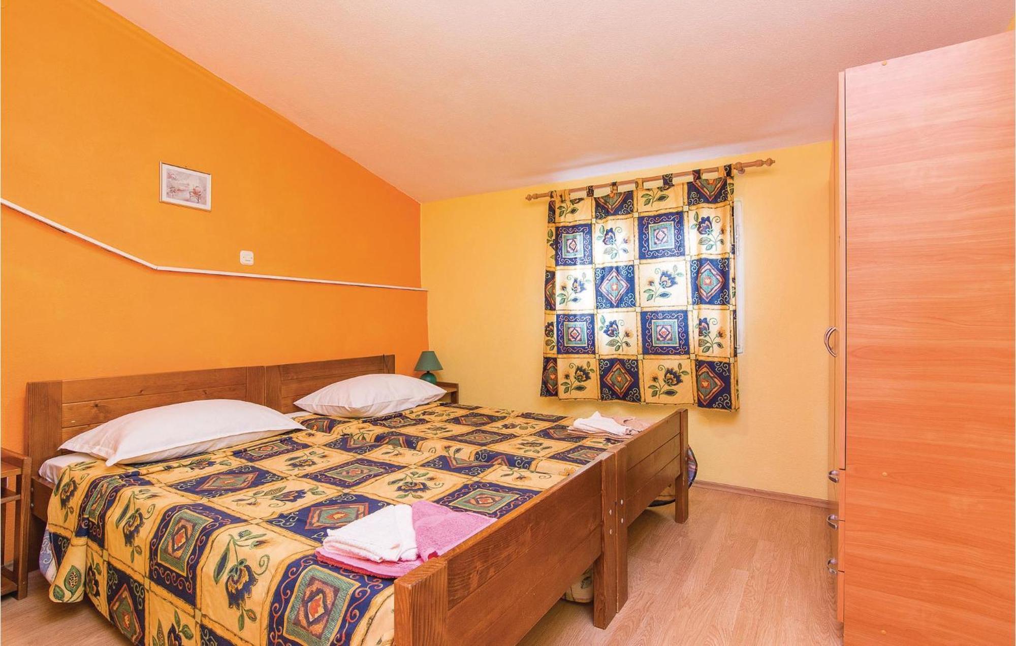 Pet Friendly Apartment In Pakostane With Kitchen Екстер'єр фото