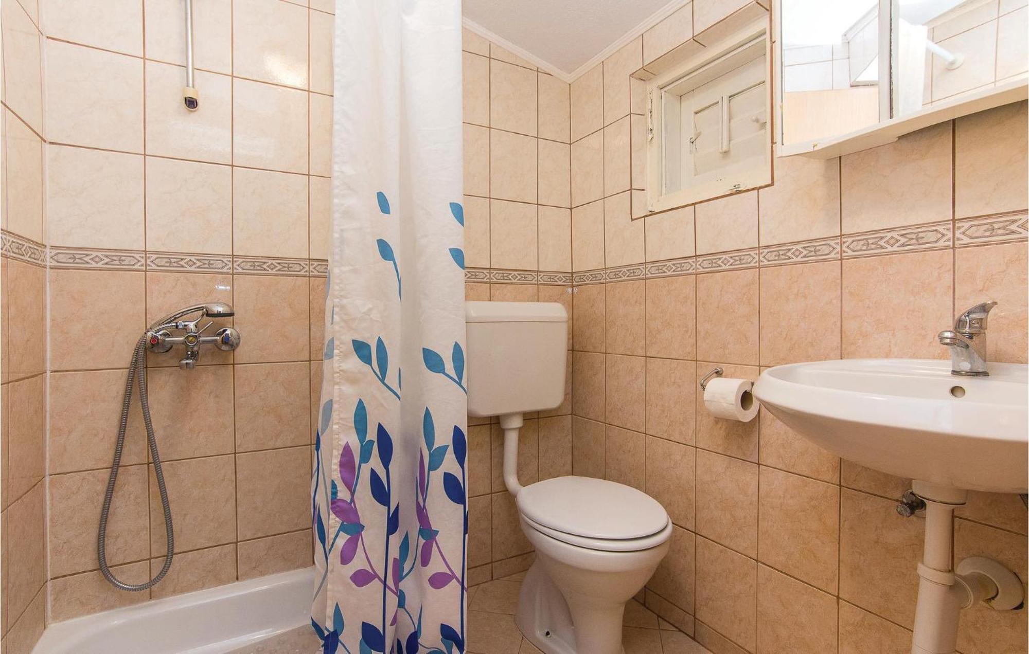 Pet Friendly Apartment In Pakostane With Kitchen Екстер'єр фото
