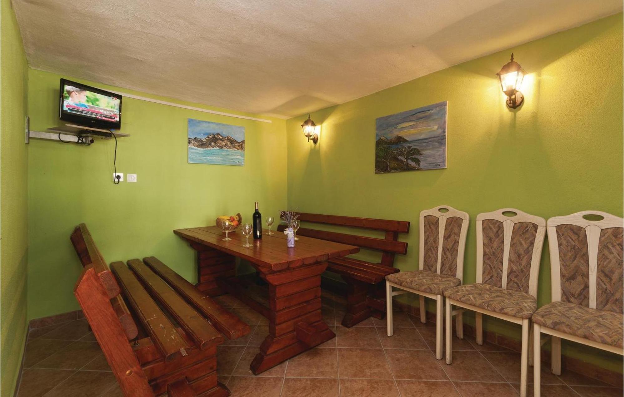 Pet Friendly Apartment In Pakostane With Kitchen Екстер'єр фото
