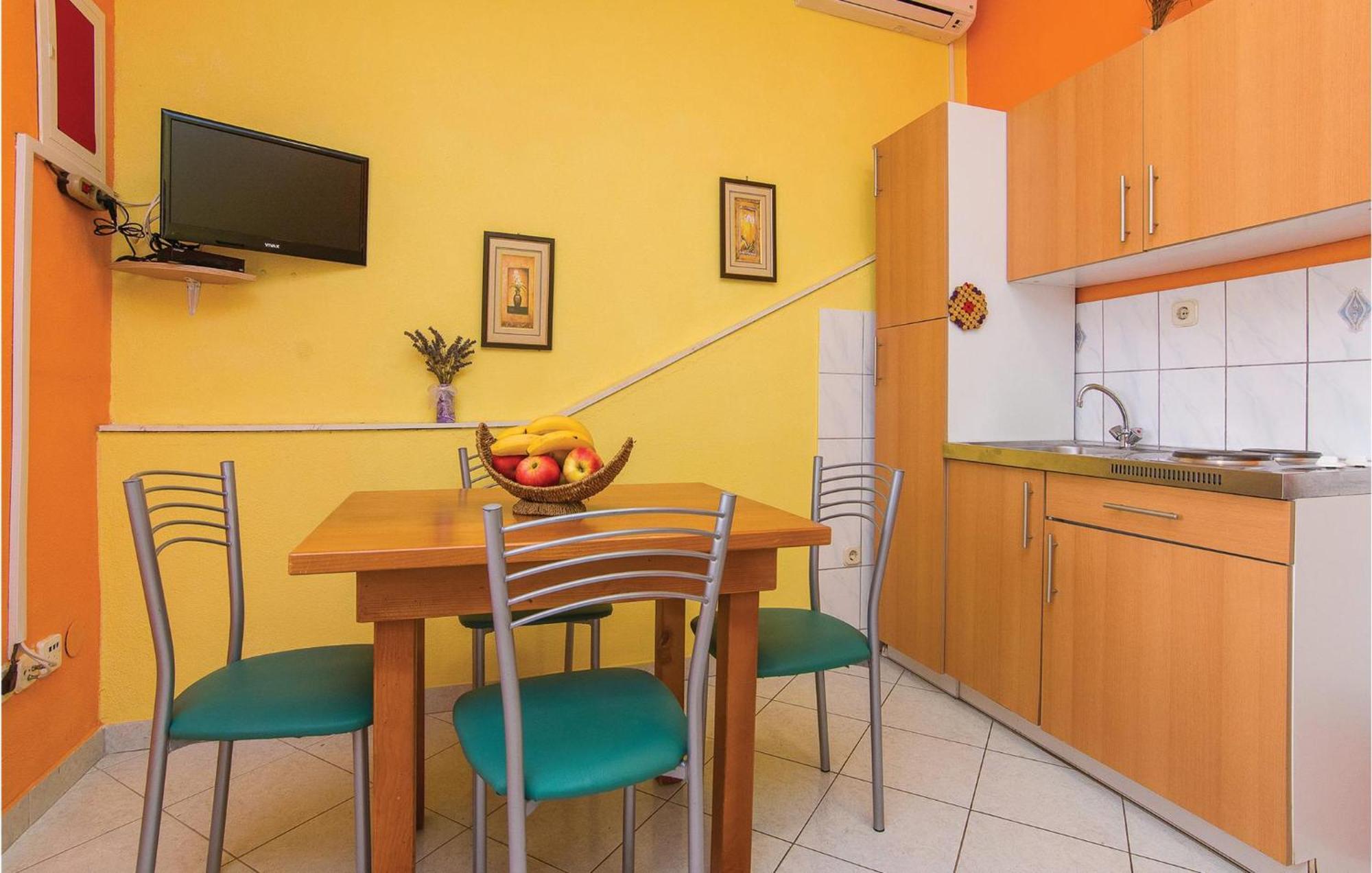 Pet Friendly Apartment In Pakostane With Kitchen Екстер'єр фото