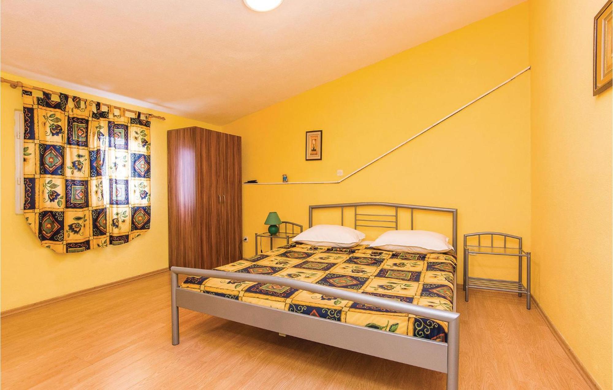 Pet Friendly Apartment In Pakostane With Kitchen Екстер'єр фото
