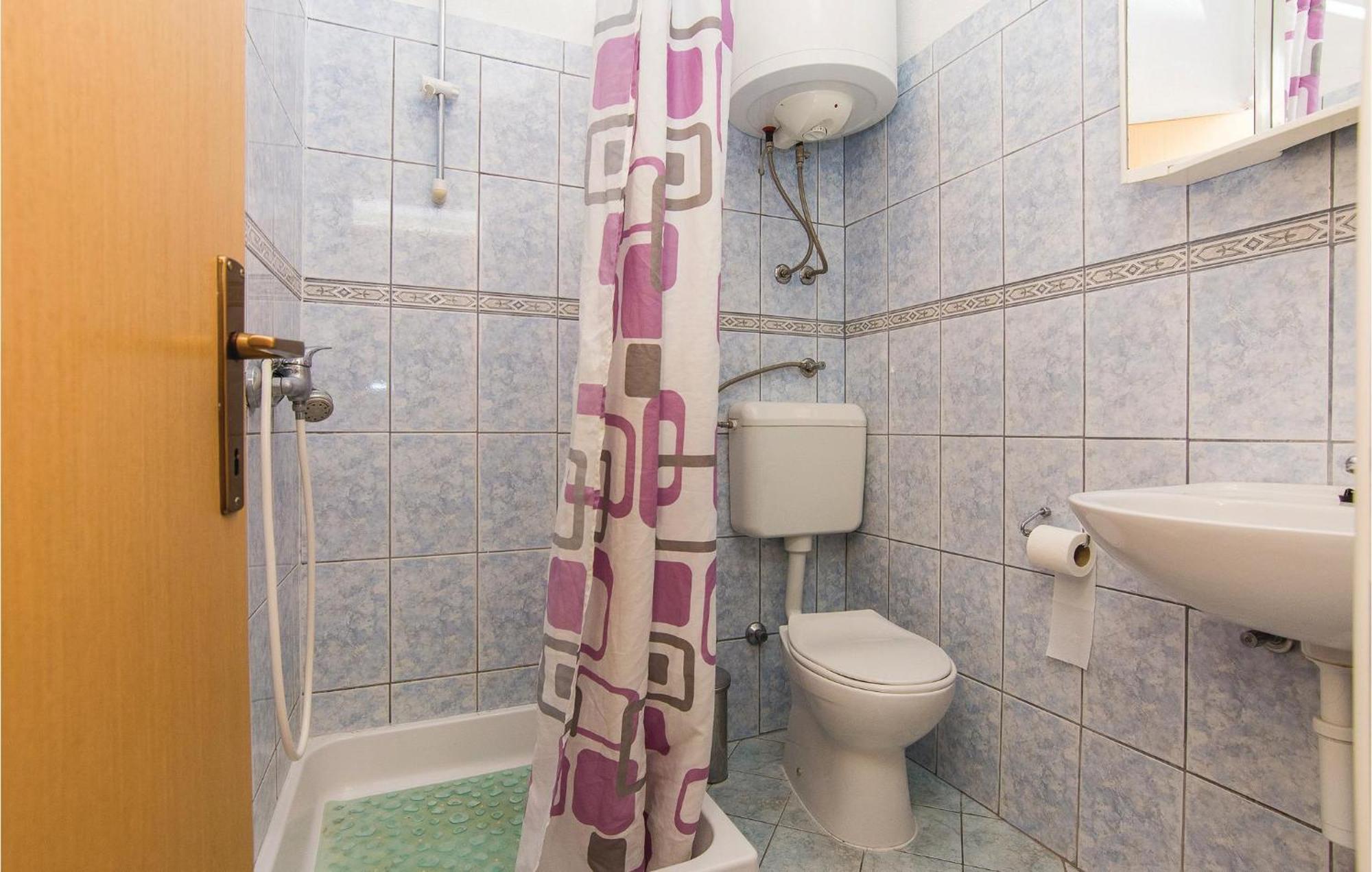 Pet Friendly Apartment In Pakostane With Kitchen Екстер'єр фото