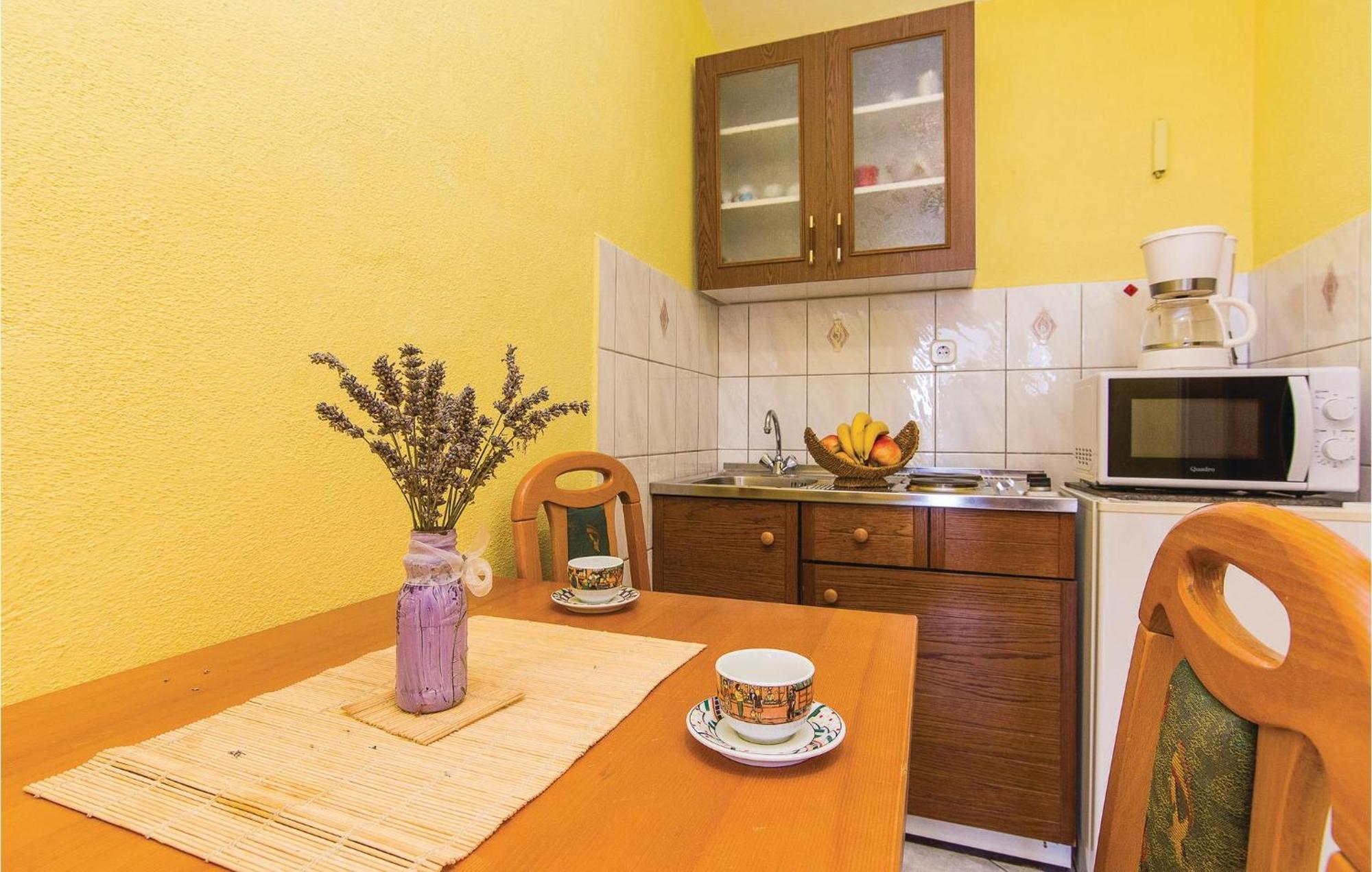 Pet Friendly Apartment In Pakostane With Kitchen Екстер'єр фото